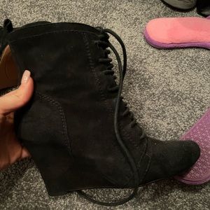 Nice west wedge boot 6.5